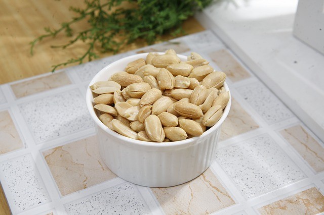 peanuts in a bowl